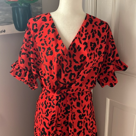 Who What Wear red and black flutter sleeve tie waist midi dress EUC runs large - Picture 3 of 9